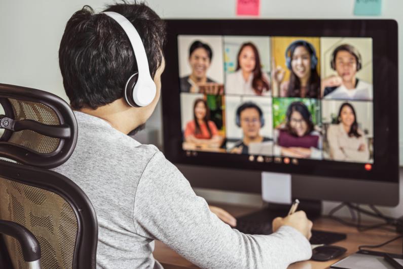 interpretacao por telefone ou video com parceiros de negocios chineses