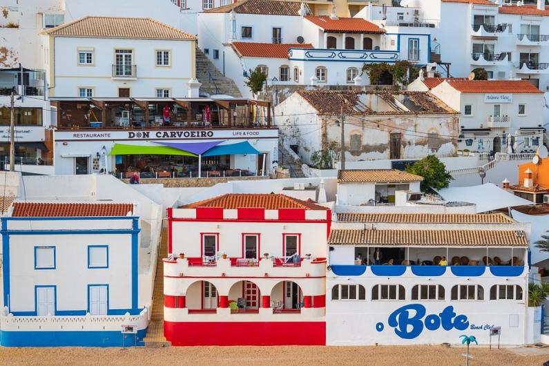 portugal milionarios franceses acusados de comprar o pais